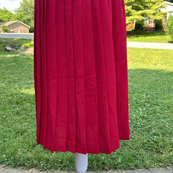 Leslie Fay Dark Red Pleated Dress - Picture 3 of 10